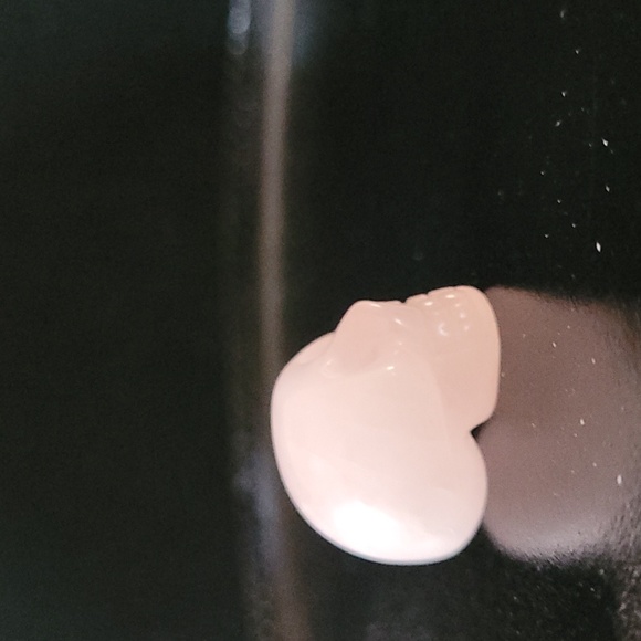 Mini Rose Quartz Skull - Picture 3 of 3